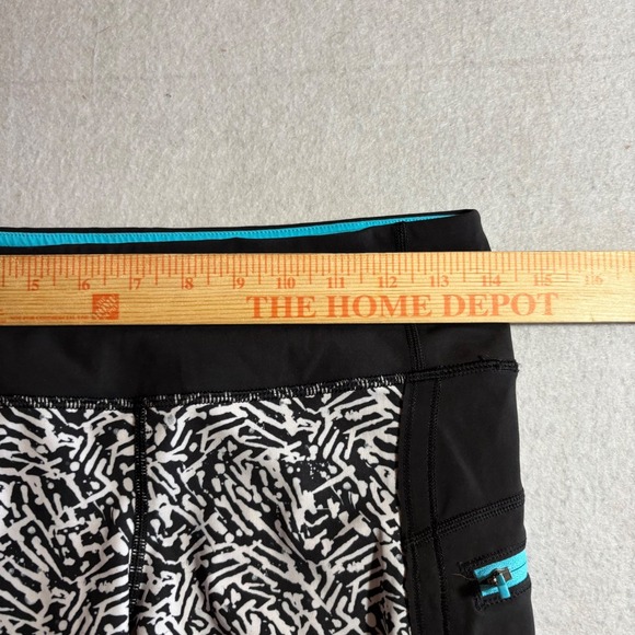 Lululemon Womens Size 6 Black White Crop Leggings Athletic Yoga Pants - Picture 3 of 7